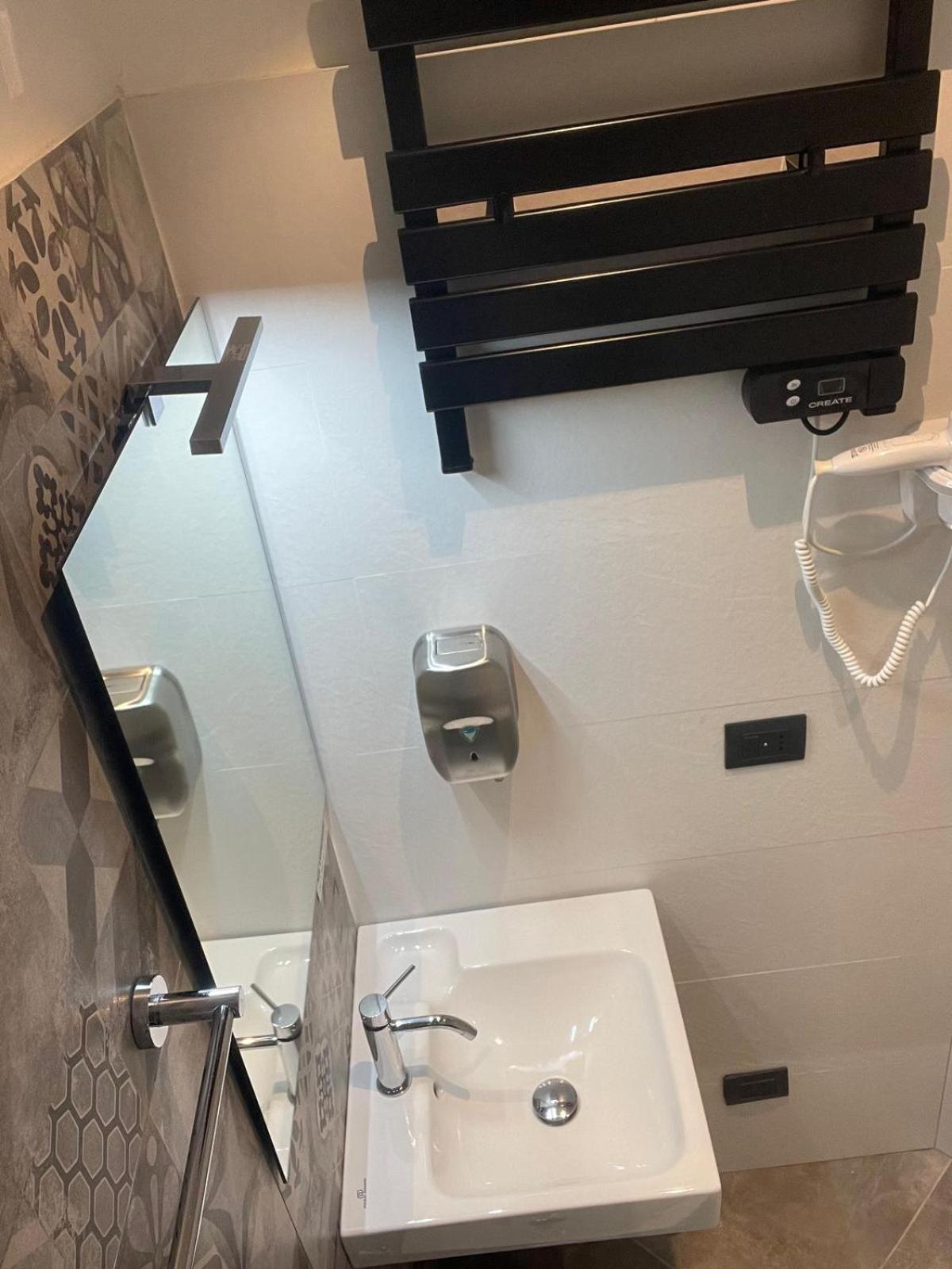 Drooms 4,0 Domotic Smart Self 24H,7 Vicino Treni Porta Susa E Centro Storico トリノ エクステリア 写真