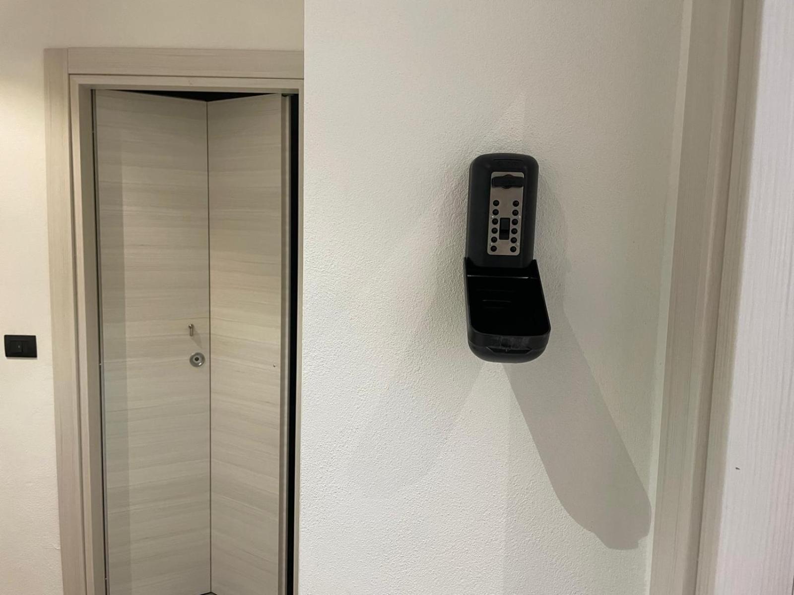 Drooms 4,0 Domotic Smart Self 24H,7 Vicino Treni Porta Susa E Centro Storico トリノ エクステリア 写真